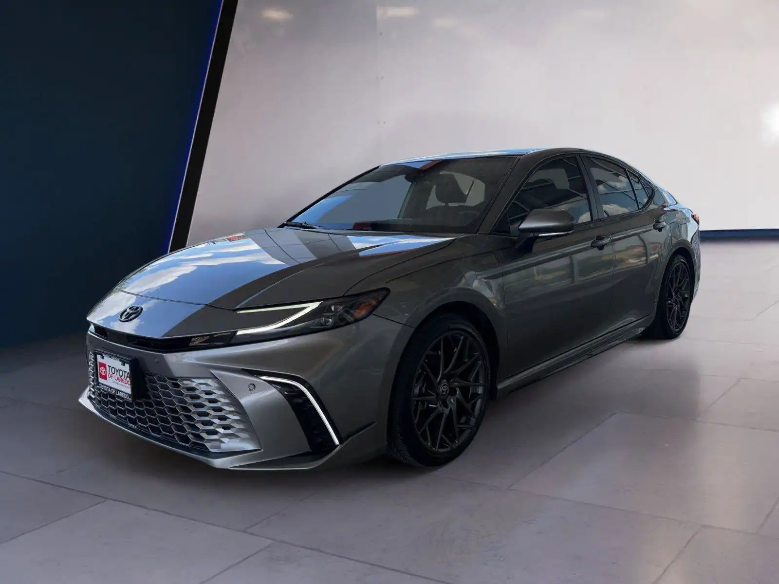 2025 Toyota Camry XSE Hybrid's photo