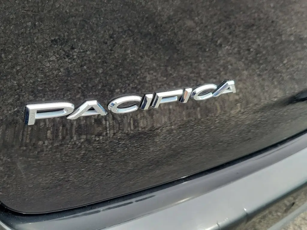 2025 Chrysler Pacifica Select photo 5