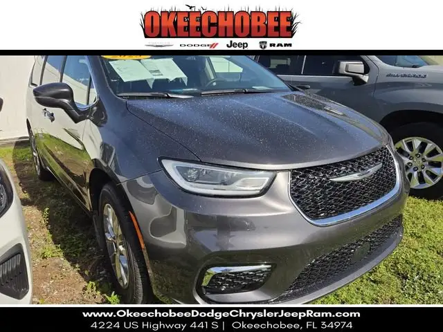 2023 Chrysler Pacifica Touring L AWD photo 1