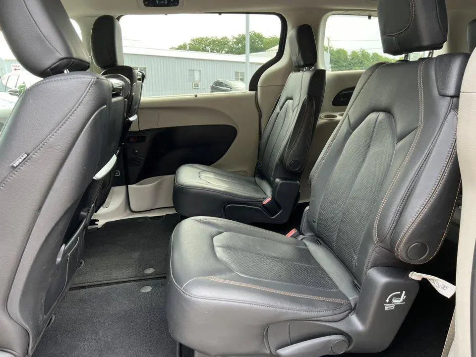 2020 Chrysler Pacifica Touring L Plus photo 5