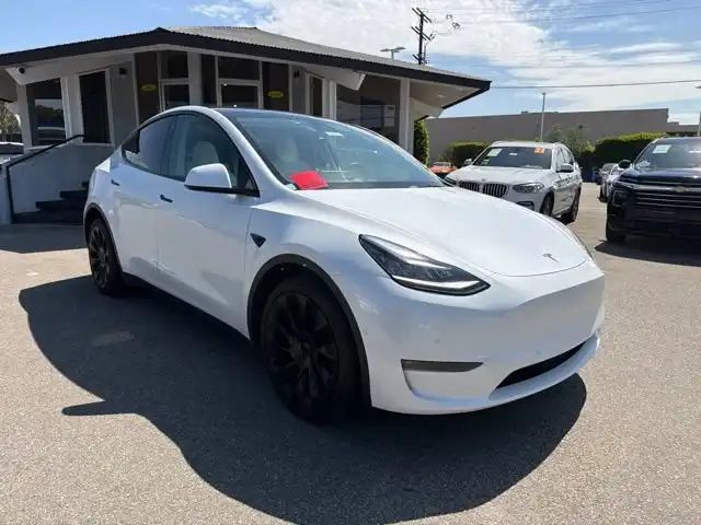2022 Tesla Model Y Long Range's photo