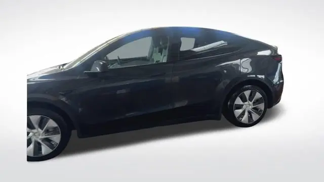 2024 Tesla Model Y Long Range Dual Motor All-Wheel Drive photo 5