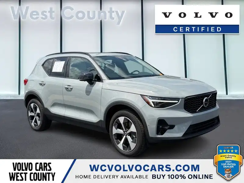 2026 Volvo XC40 B5 Plus Dark AWD's photo