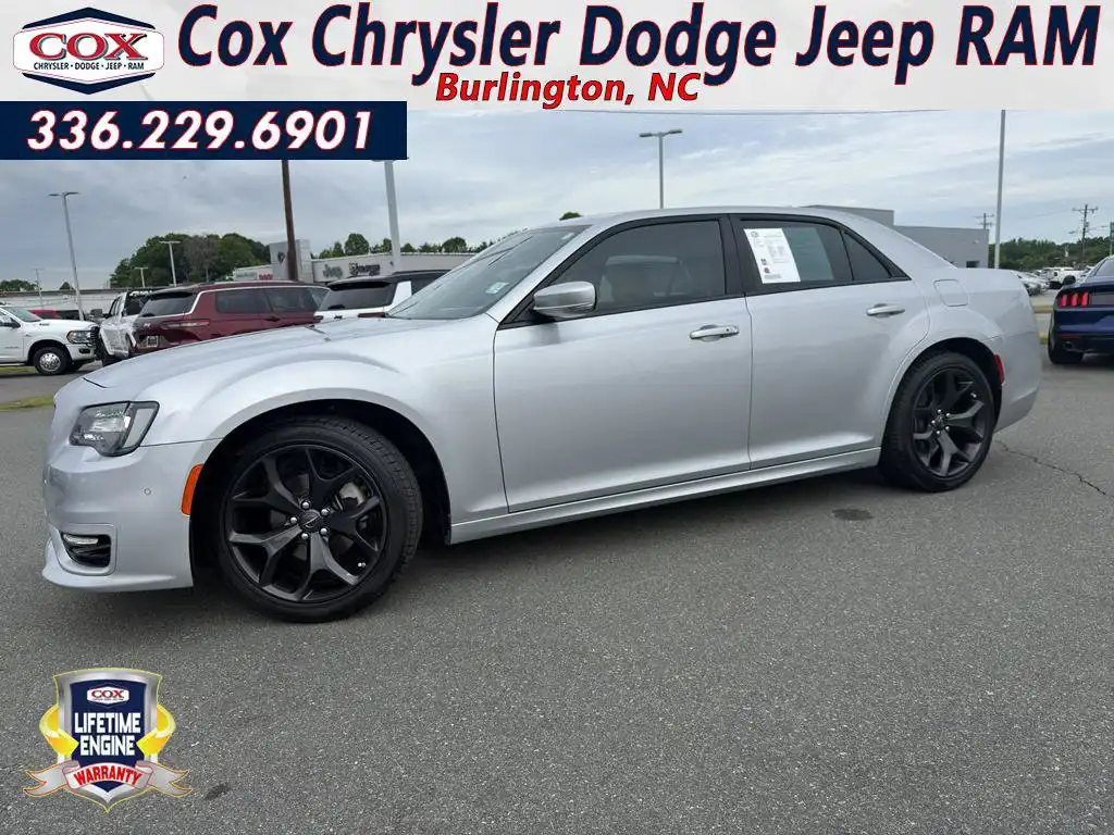 2022 Chrysler 300 Touring L's photo