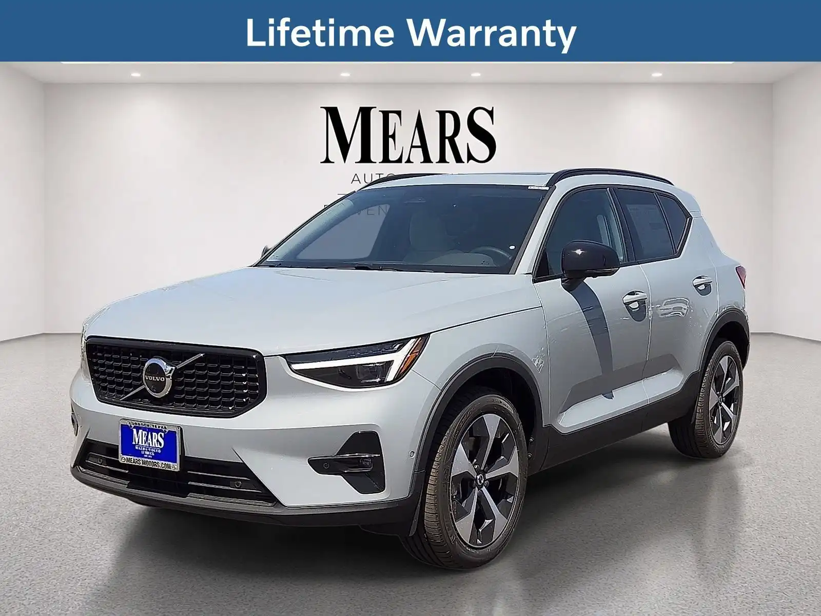 2026 Volvo XC40 B5 Plus Dark AWD's photo