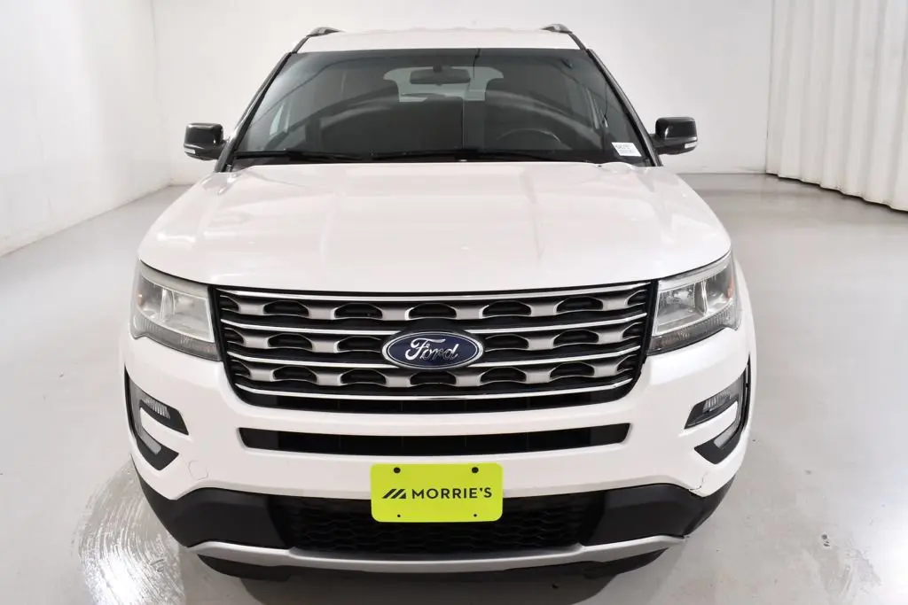 2017 Ford Explorer XLT 4WD photo 3