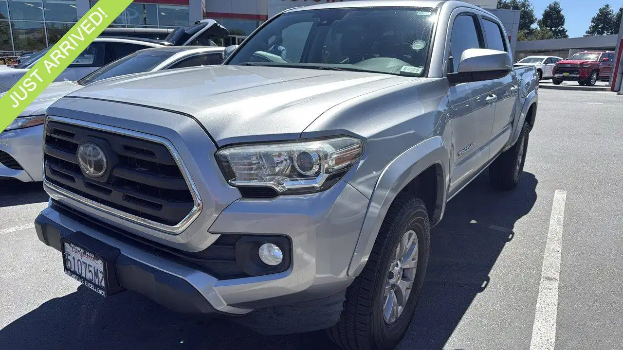 2018 Toyota Tacoma SR5 Double Cab 4x2 V6 Auto Short Bed's photo