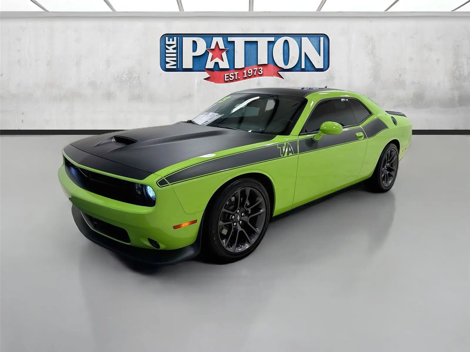 2023 Dodge Challenger R/T photo 3