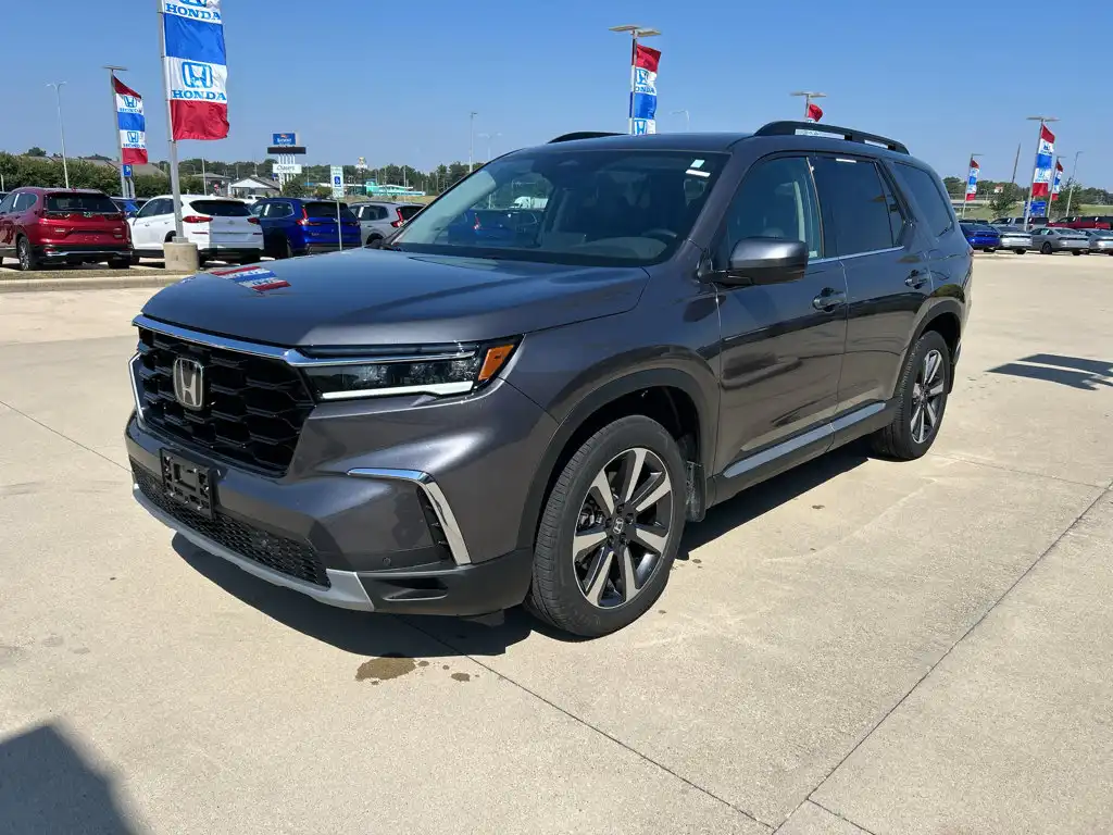 2025 Honda Pilot Touring AWD's photo