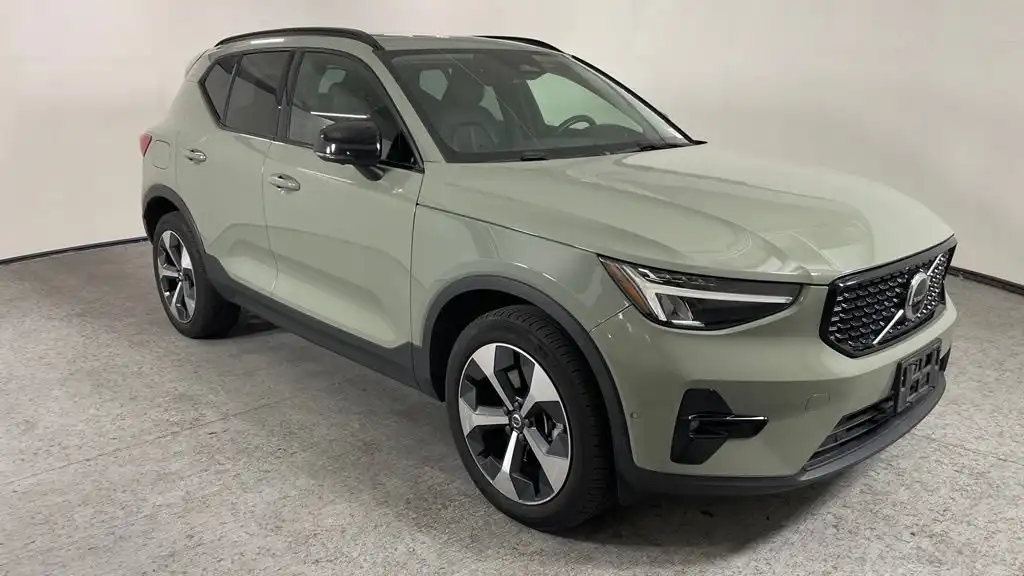 2023 Volvo XC40 B5 Plus Dark AWD's photo