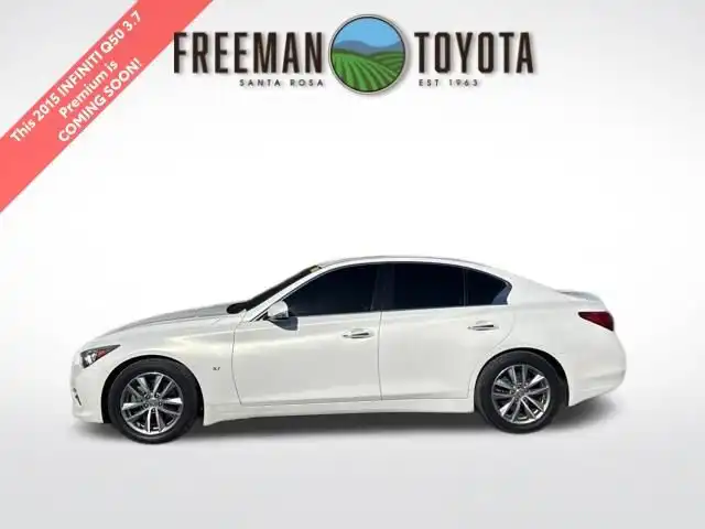 2015 INFINITI Q50 Premium's photo