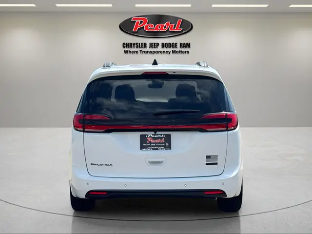 2027 Chrysler Pacifica Select photo 4