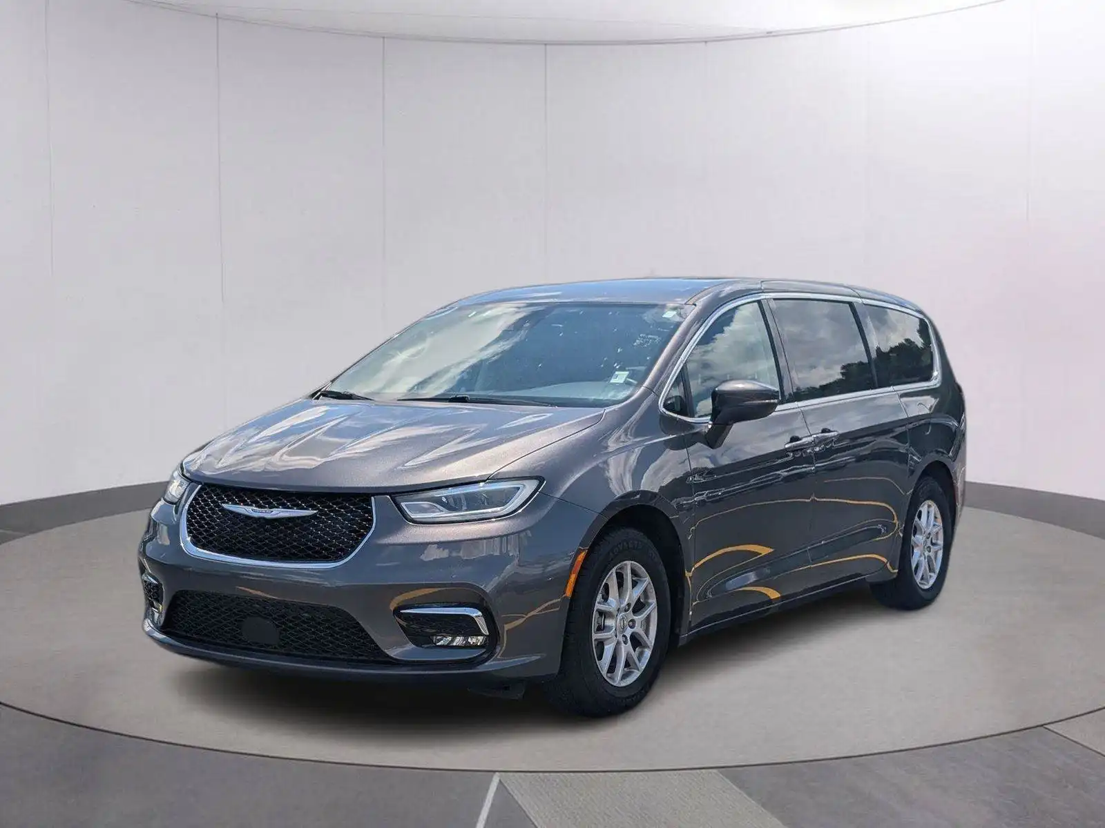 2023 Chrysler Pacifica Touring L's photo