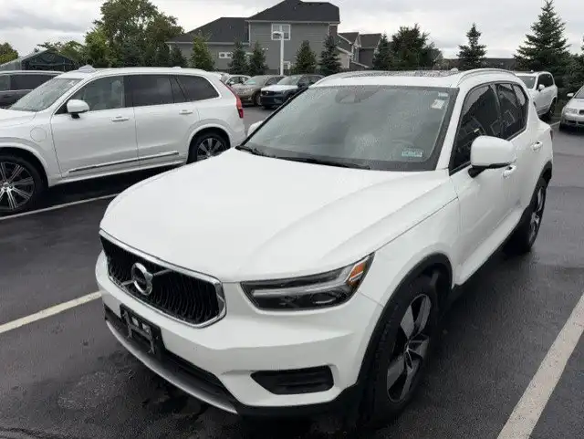 2019 Volvo XC40 T5 Momentum AWD's photo