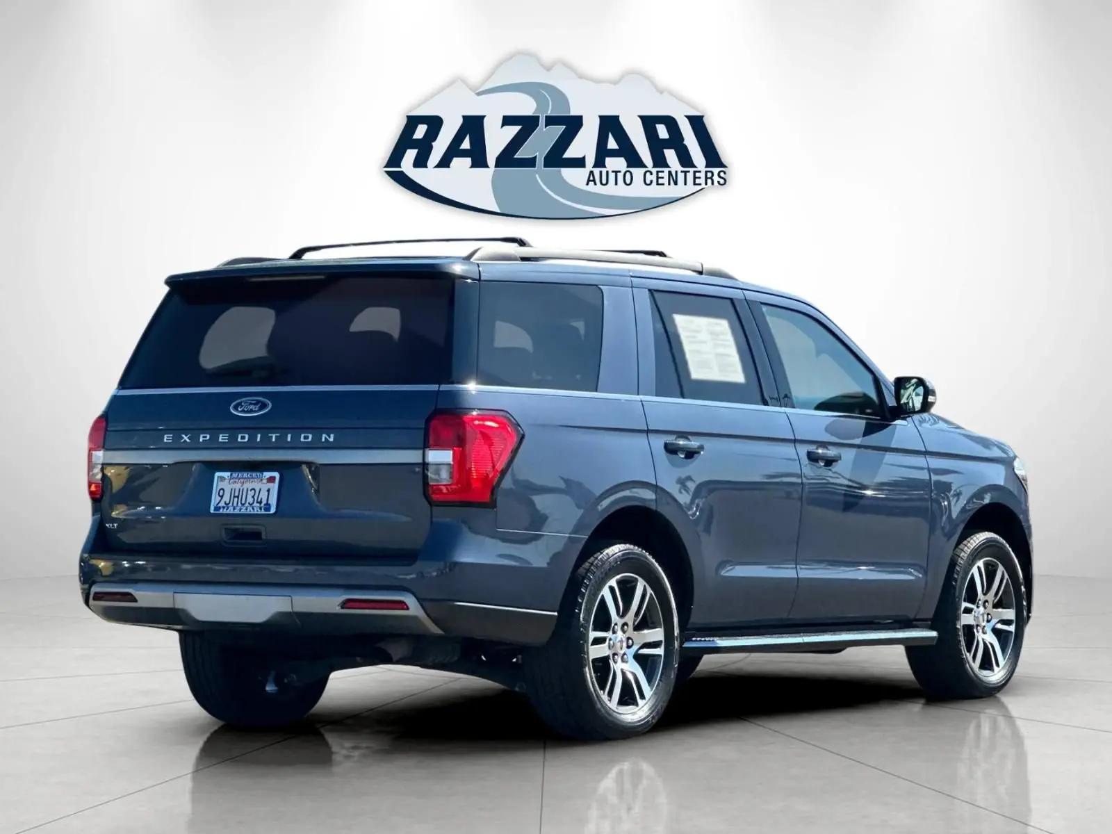 2023 Ford Expedition XLT 4x4 photo 3