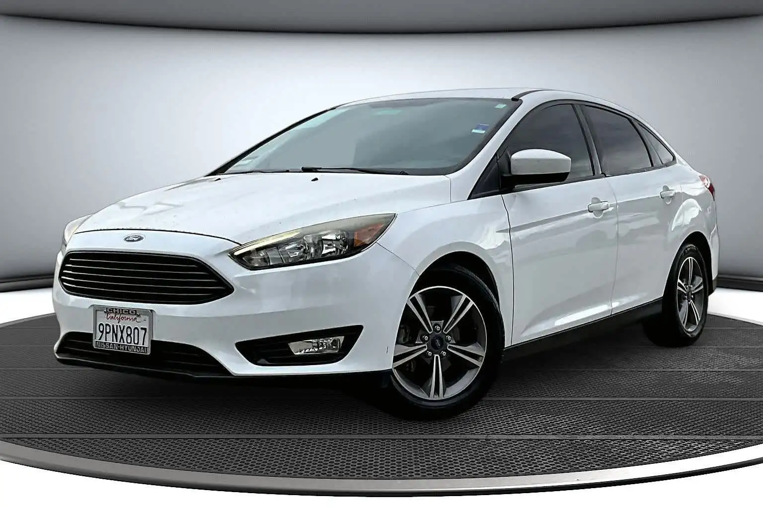 2018 Ford Focus SE Sedan's photo
