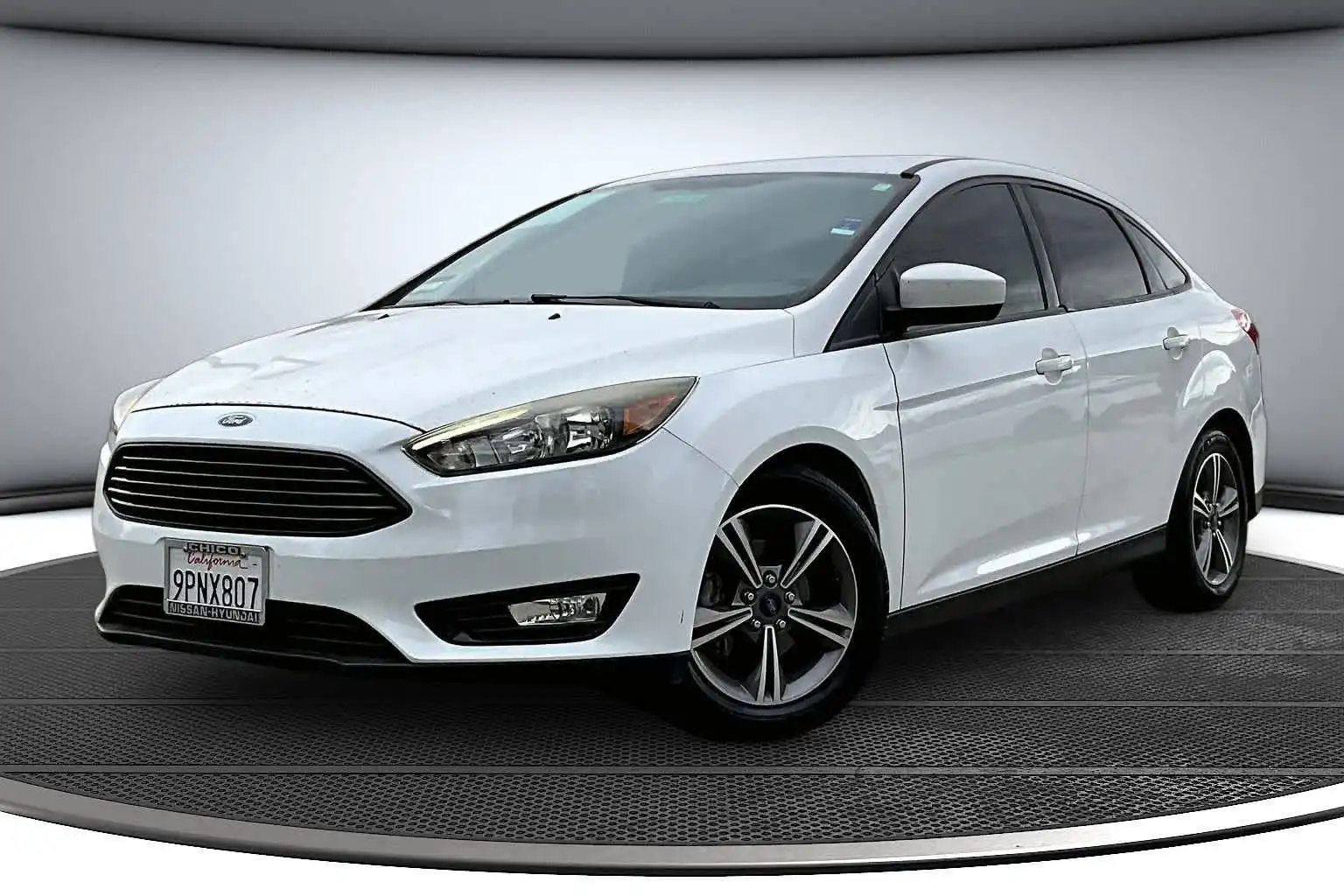 2018 Ford Focus SE Sedan's photo