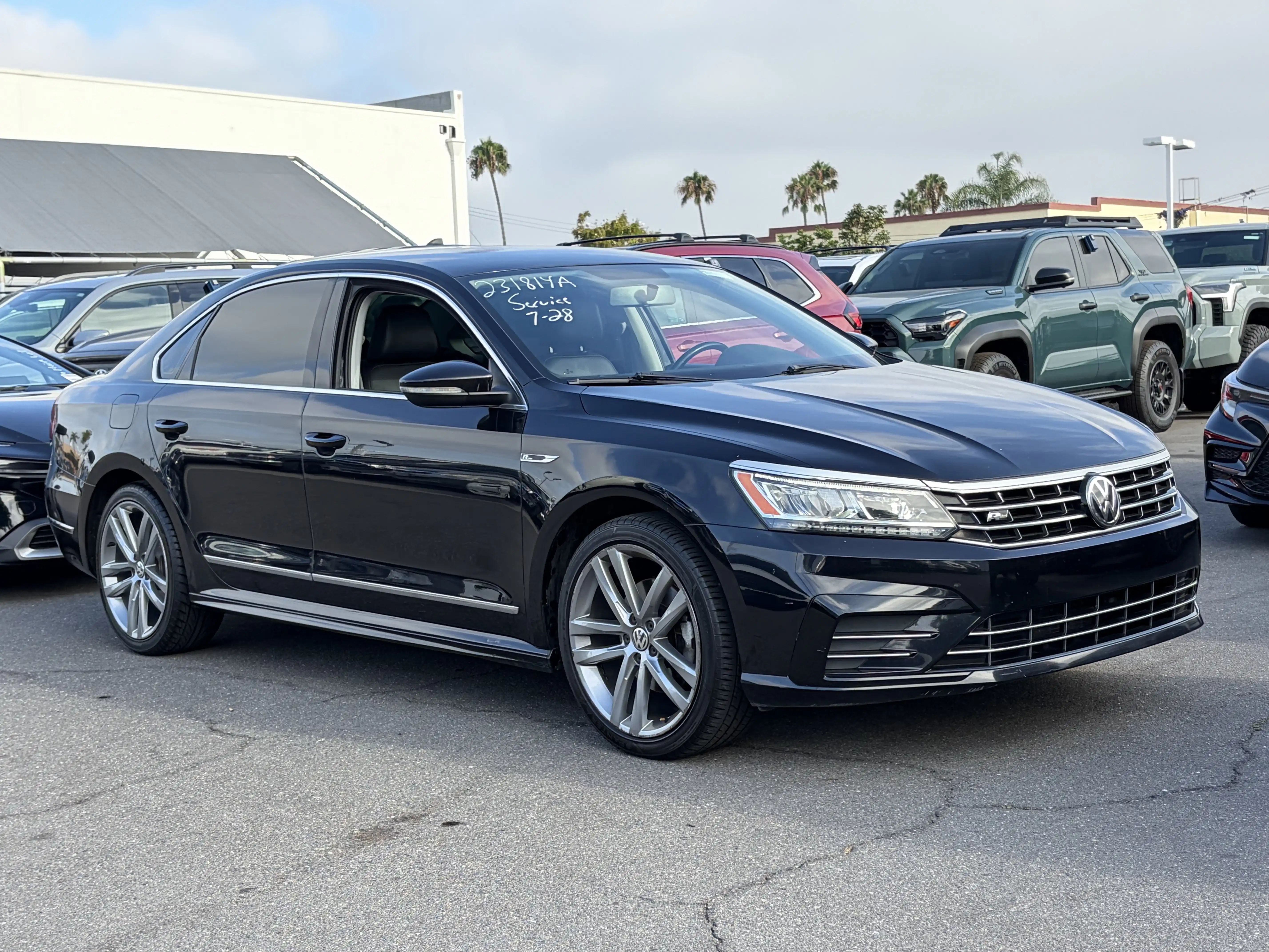 2017 Volkswagen Passat 1.8T R-Line w/ Comfort Pkg. Auto's photo