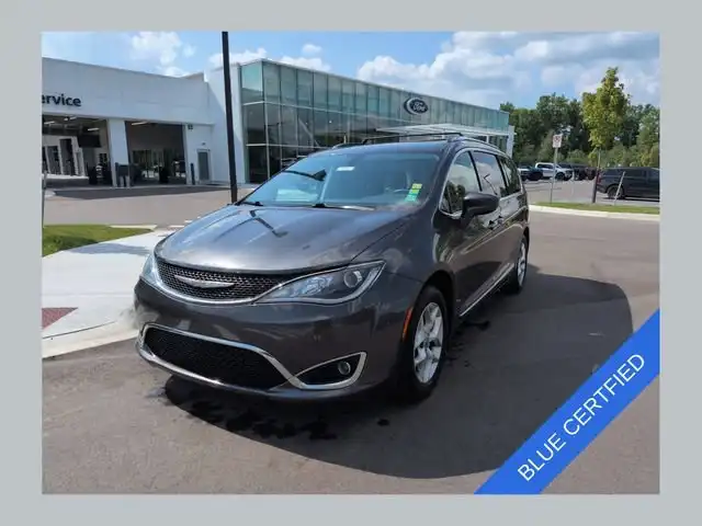 2018 Chrysler Pacifica Touring L Plus's photo