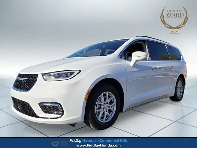 2022 Chrysler Pacifica Touring L's photo