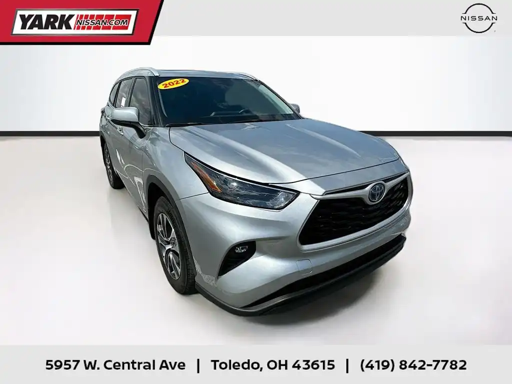 2022 Toyota Highlander XLE Hybrid 4x4's photo