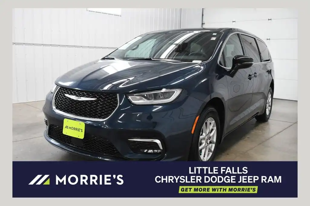 2025 Chrysler Pacifica Select's photo