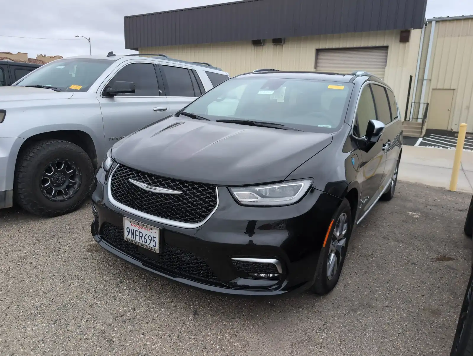 2023 Chrysler Pacifica Hybrid Pinnacle Hybrid's photo