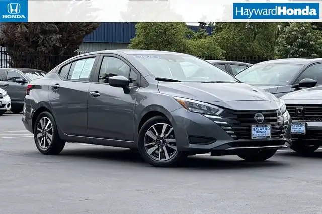 2025 Nissan Versa 1.6 SV CVT's photo
