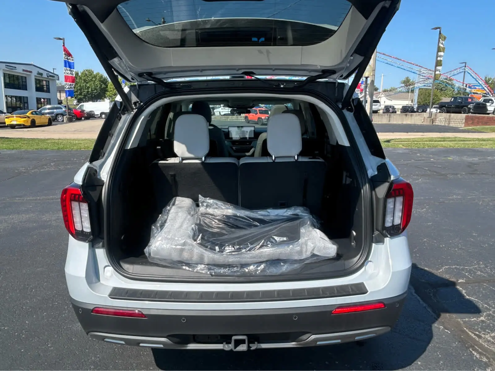 2026 Ford Explorer Active 4WD photo 4