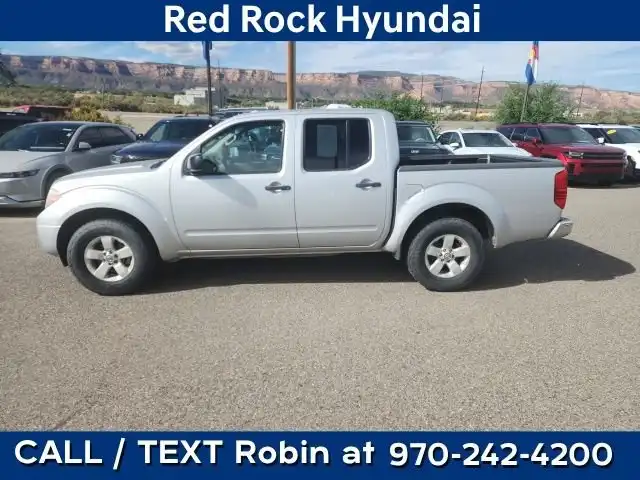 2013 Nissan Frontier 4.0 SV Crew Cab 4WD Auto SWB's photo