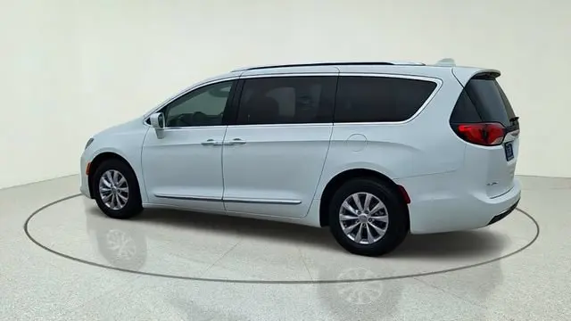 2018 Chrysler Pacifica Touring L Plus photo 5