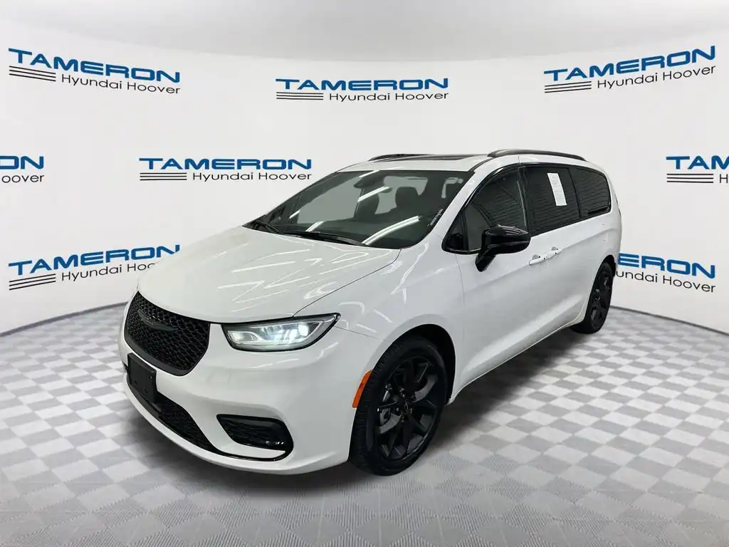 2025 Chrysler Pacifica Limited's photo