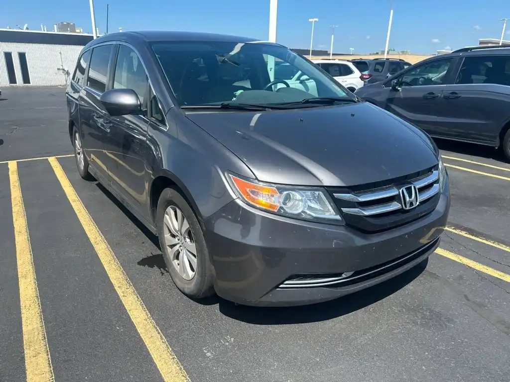 2016 Honda Odyssey SE's photo