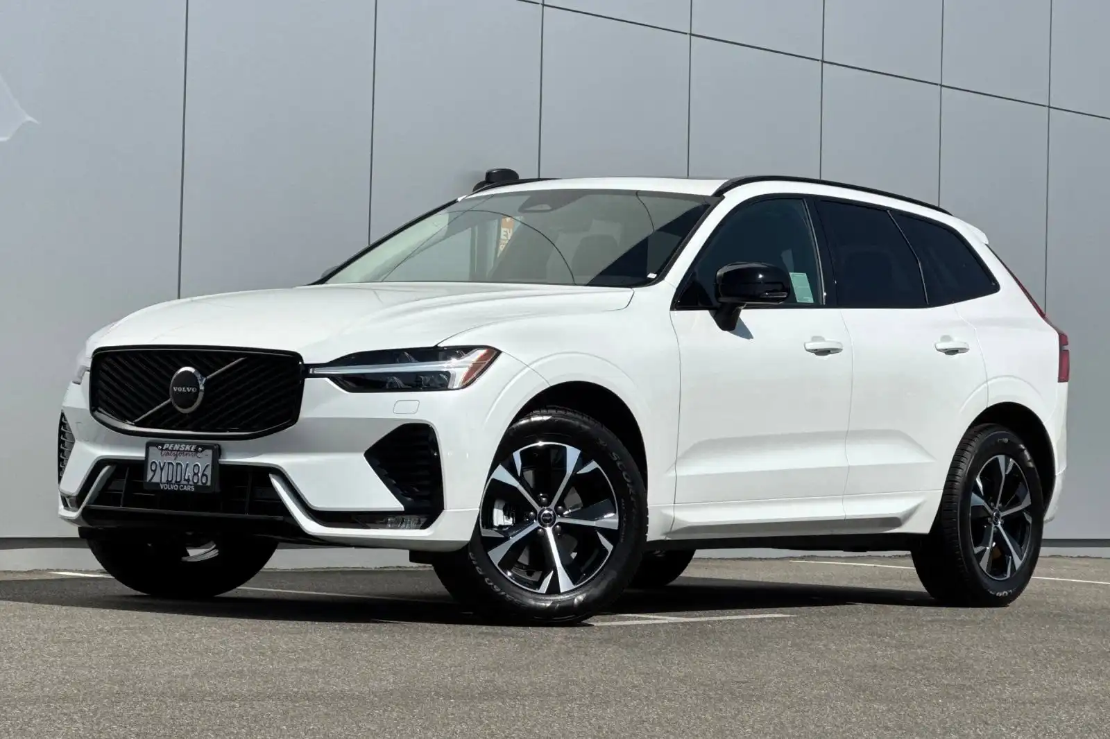 2026 Volvo XC60 B5 Core Dark AWD's photo