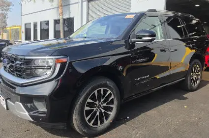2025 Ford Expedition Platinum 4x4 photo 3