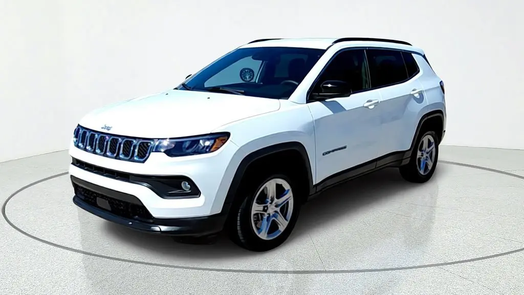 2024 Jeep Compass Latitude 4WD photo 3