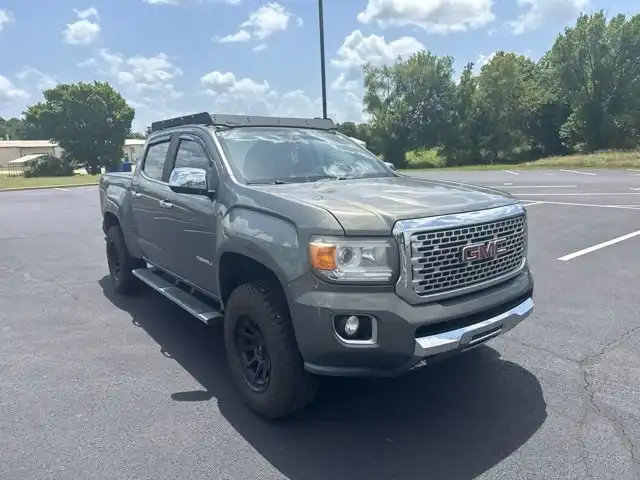 2017 GMC Canyon 4WD Denali Crew Cab Short Box's photo