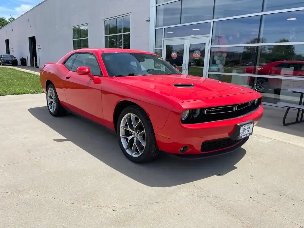 2022 Dodge Challenger SXT Auto's photo