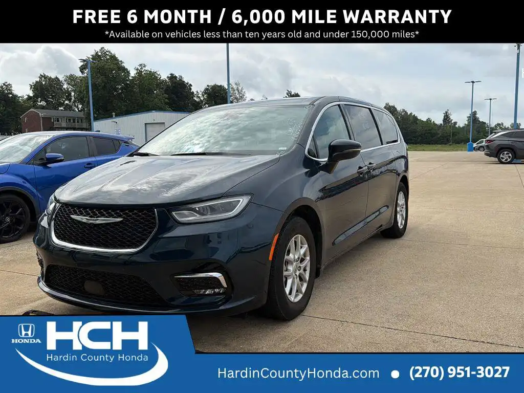 2023 Chrysler Pacifica Touring L's photo