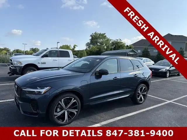 2024 Volvo XC60 T8 Ultimate Dark Theme AWD's photo