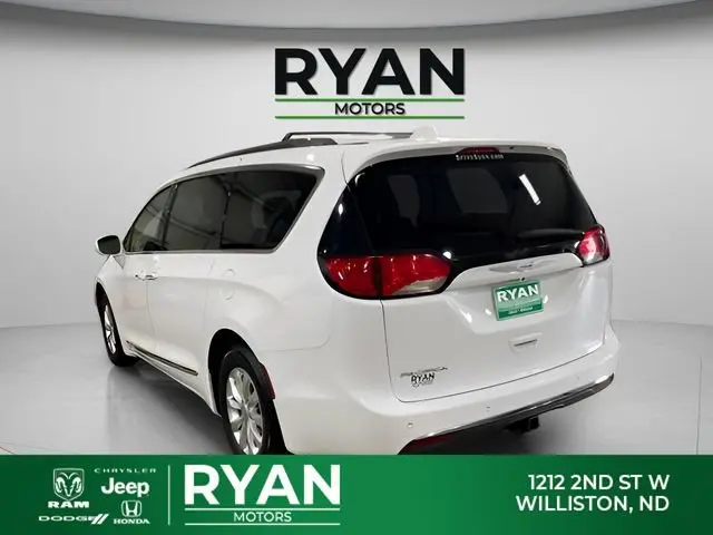 2018 Chrysler Pacifica Touring L photo 4