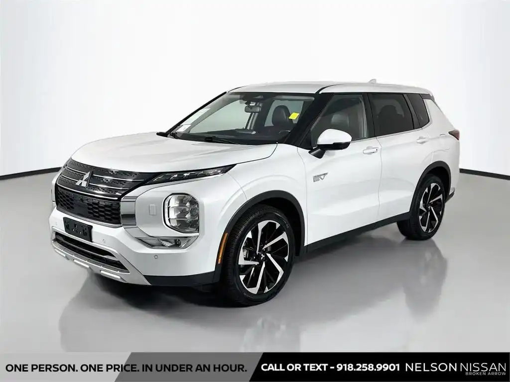 2023 Mitsubishi Outlander Plug-in Hybrid SE S-AWC's photo