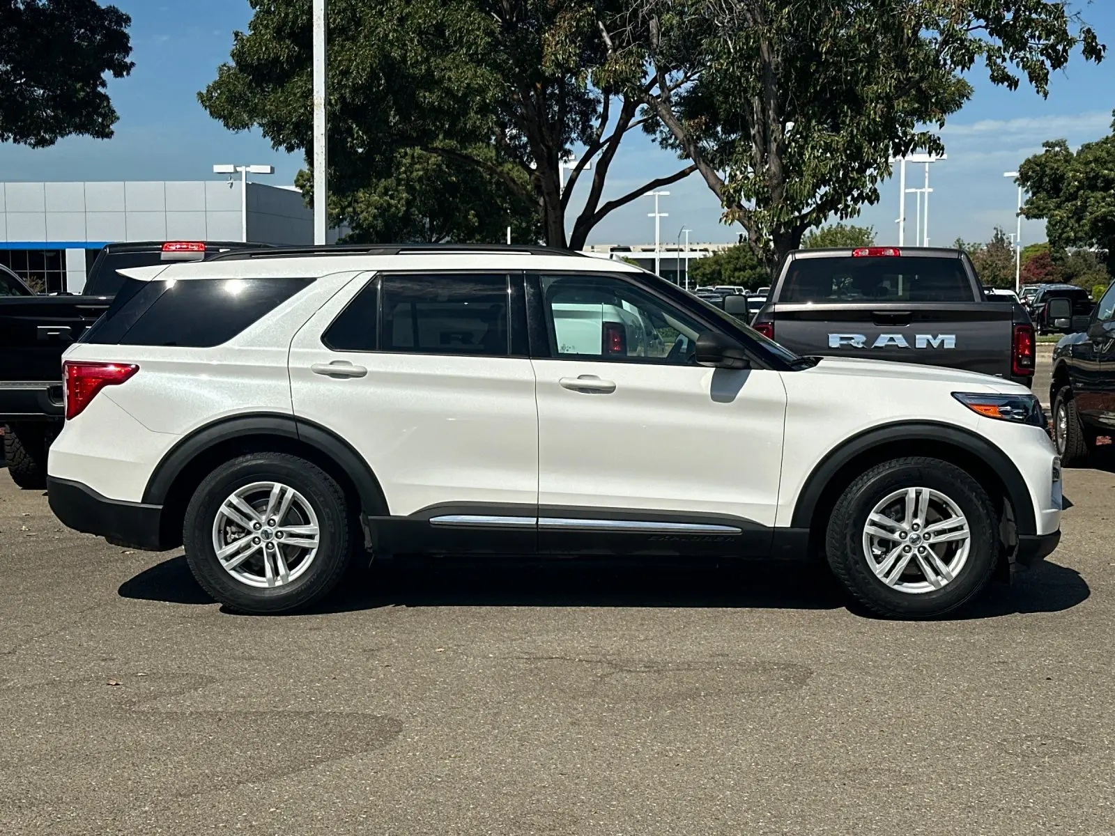2021 Ford Explorer XLT RWD photo 3
