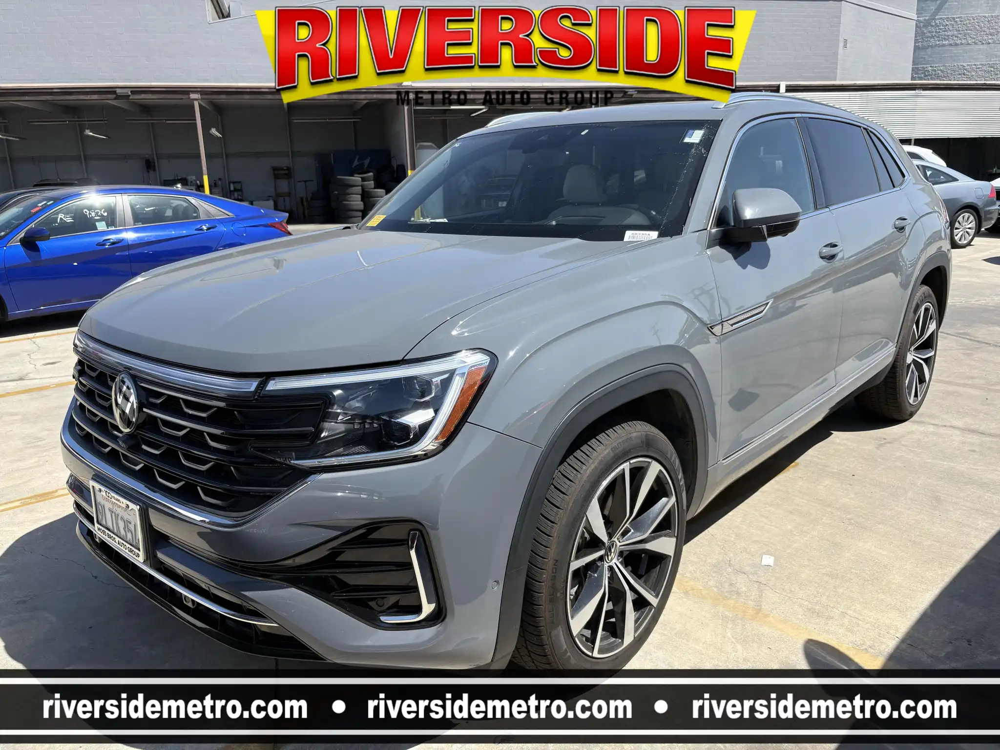 2024 Volkswagen Atlas Cross Sport 2.0T SEL Premium R-Line 4Motion's photo