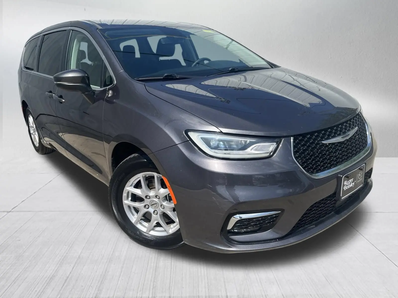 2023 Chrysler Pacifica Touring L photo 3