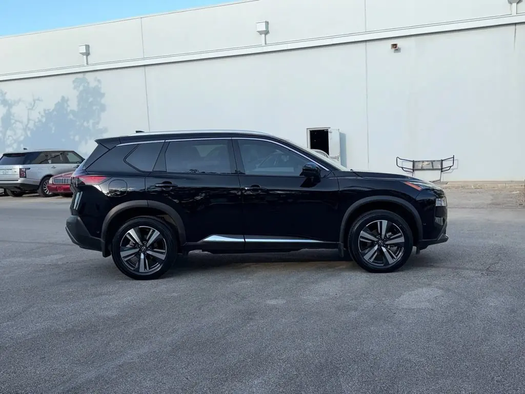 2023 Nissan Rogue SL FWD photo 4