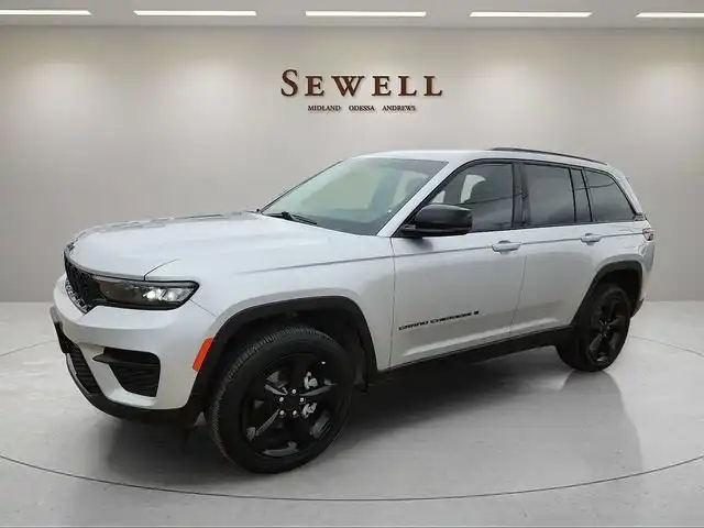 2023 Jeep Grand Cherokee Altitude's photo
