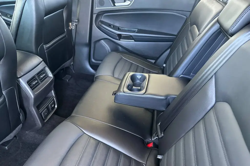 2018 Ford Edge SEL photo 5