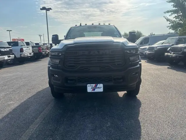 2026 RAM 5500 Big Horn 4WD Crew Cab DRW 197" WB photo 3