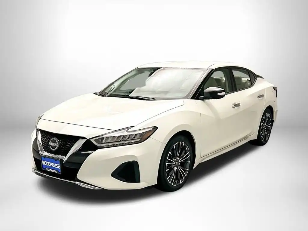 2023 Nissan Maxima SV's photo